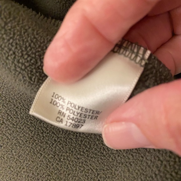 Men’s size L zip-up jacket 100% Polyester. Very Soft. Exterior/Interior pockets. - Picture 6 of 7